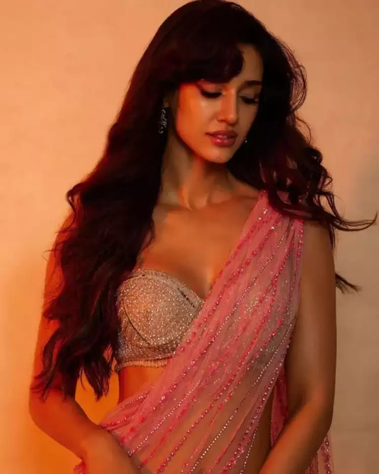 Disha Patani effortlessly commands attention